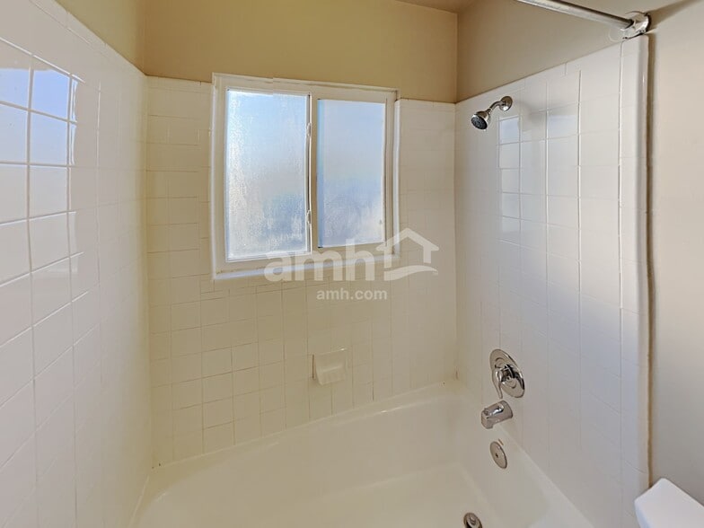 Building Photo - 1027 N 575 W