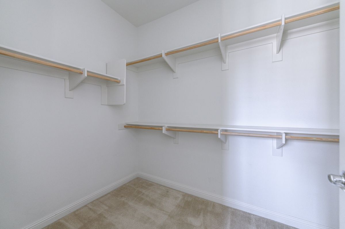 Building Photo - 48 Castellana