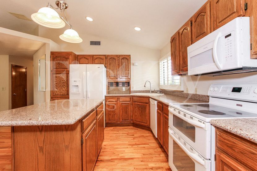 Building Photo - 5205 W Aster Dr