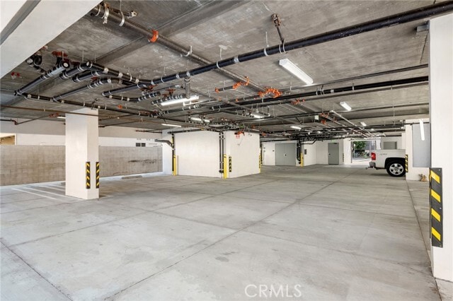 Building Photo - 10657 Moorpark St