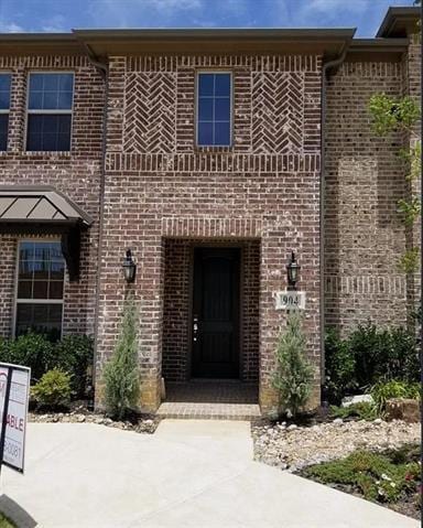 Building Photo - 904 Estelle Dr