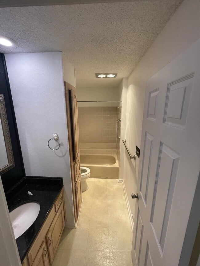 Building Photo - 11843 Braesview