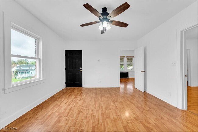 Building Photo - 5910 Laverne Ave
