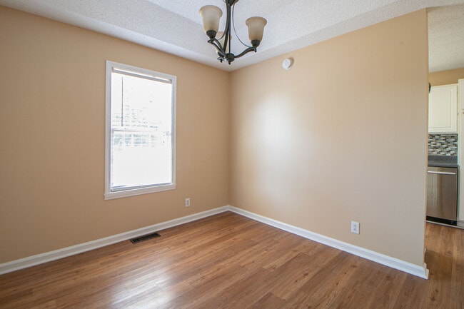 Building Photo - 207 Ruf Dr
