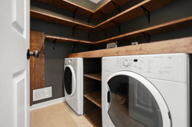 Building Photo - 1502-1507 7 Pines Rd