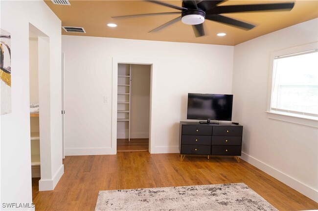 Building Photo - 4842 Triton Ct W