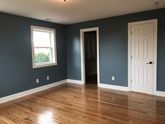 Building Photo - 1430 Simona Dr