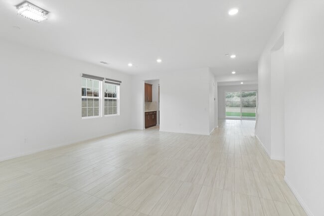 Building Photo - 3511 Pear Ct