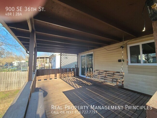 Building Photo - 900 SE 36th St