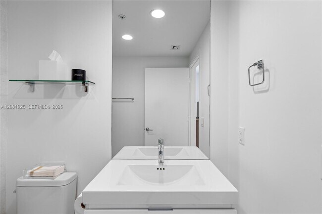 Building Photo - 17111 Biscayne Blvd