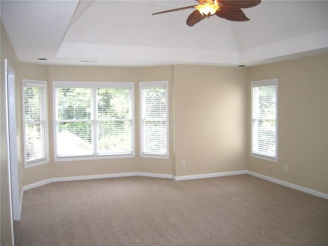 Building Photo - 1074 Pine Grove Ave NE