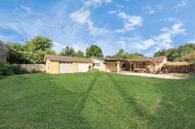 Building Photo - 7623 Barberton Dr
