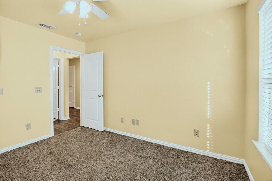 Building Photo - 1716 S Waco St