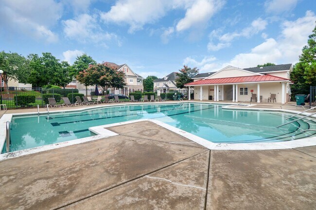 Building Photo - Beautiful Condo Minutes from Ballantyne wi...