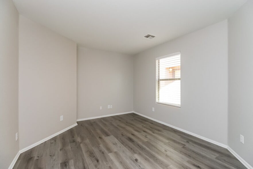 Building Photo - 4127 E Mica Rd