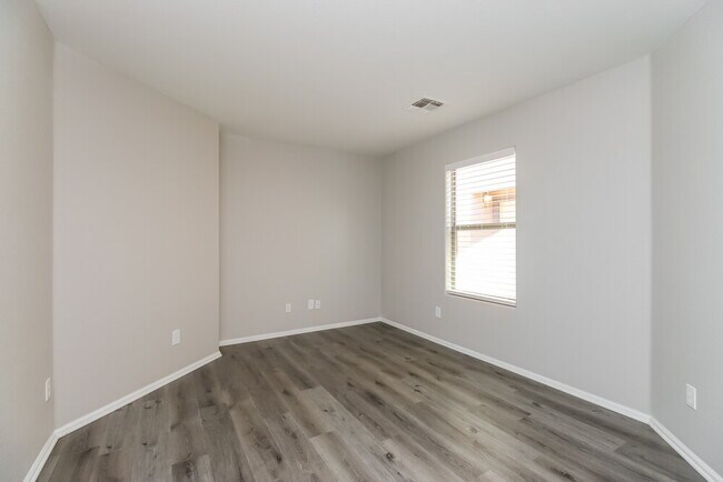 Building Photo - 4127 E Mica Rd