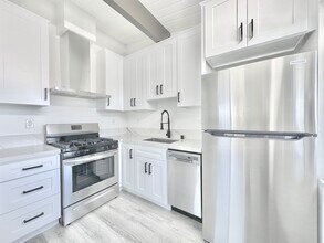 Building Photo - 820 Coronado Terrace