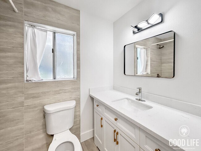 Building Photo - Great Studio Available for Rent in Mission Hills!