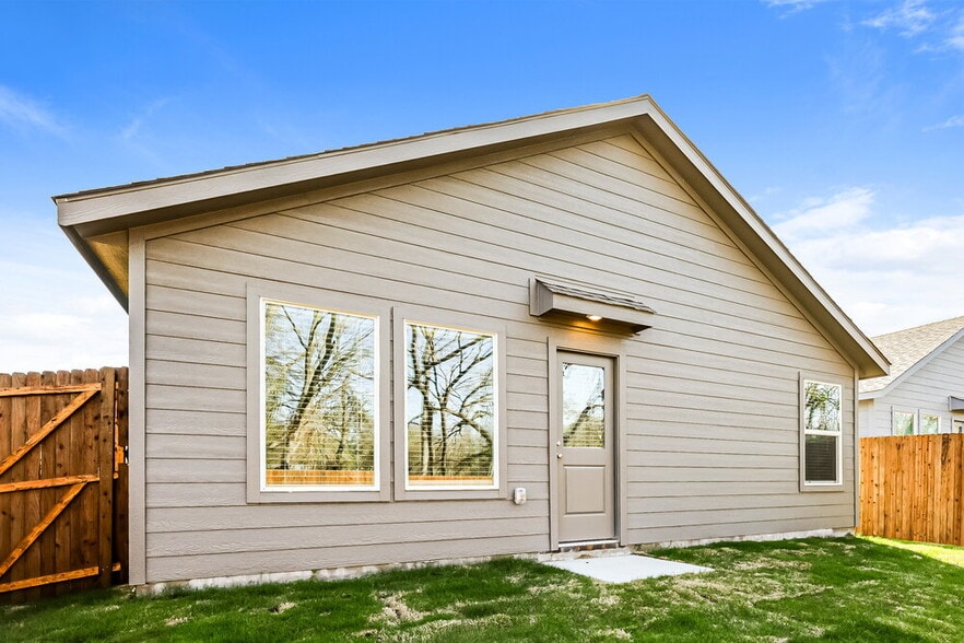 Building Photo - 122 Willow Wy