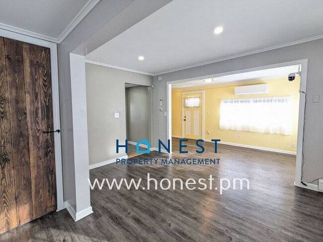 Building Photo - 162 College Ave