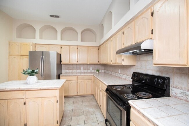 Building Photo - 3003 Edgefield Ct