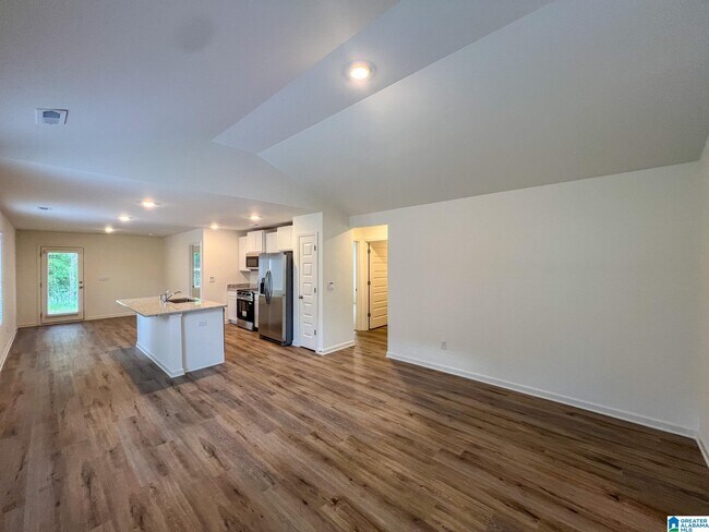 Building Photo - 301 Willoughby Rd