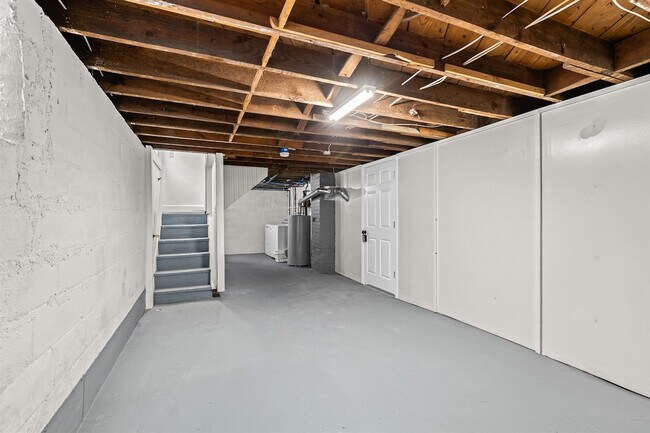 Building Photo - 419 S Kenwood Ave