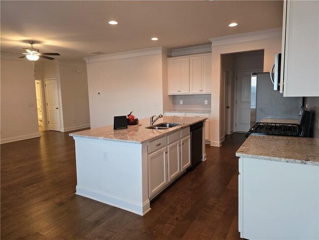 Building Photo - 5171 Woodland Rd