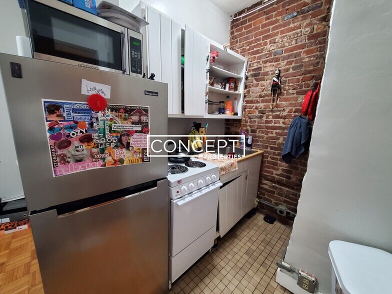 Building Photo - 40 Anderson St