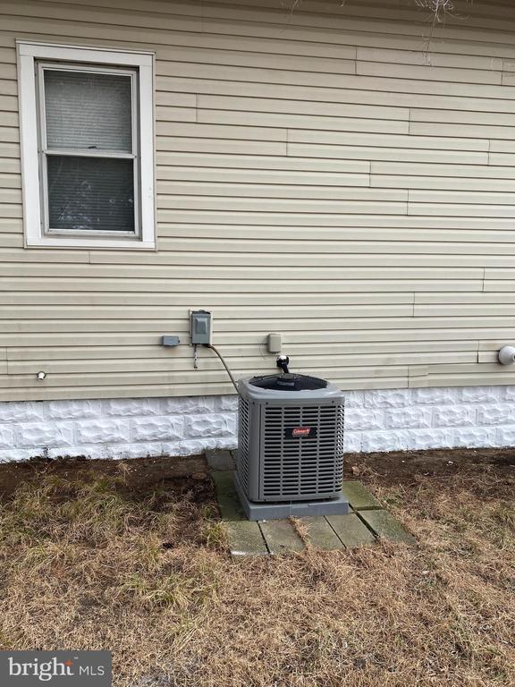 Building Photo - 258 Birch St