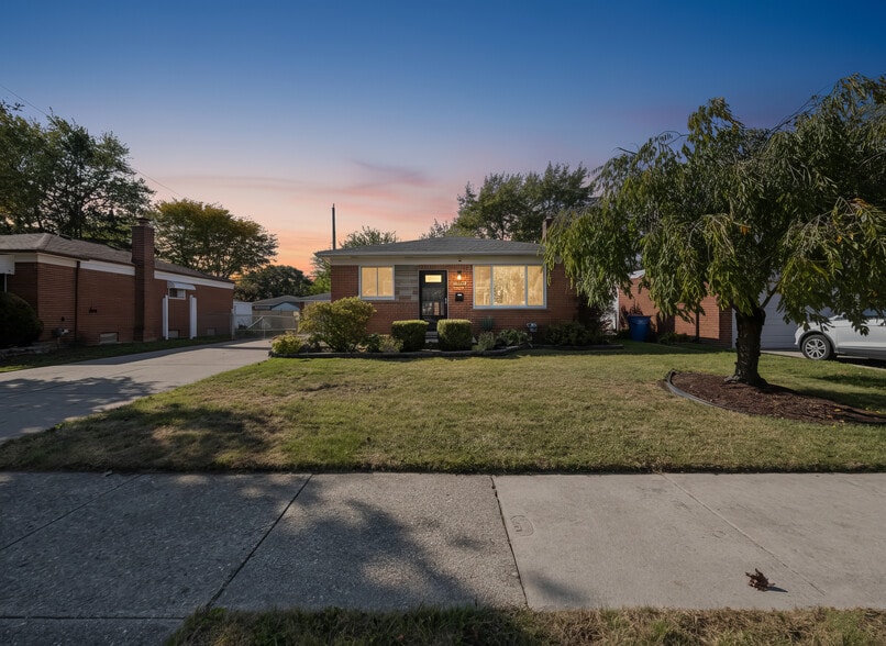 Primary Photo - 26805 Richard Dr