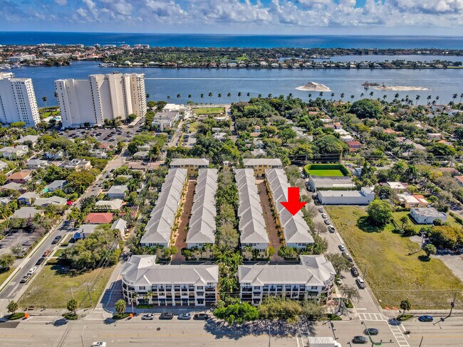 Building Photo - 343 Flamingo Dr