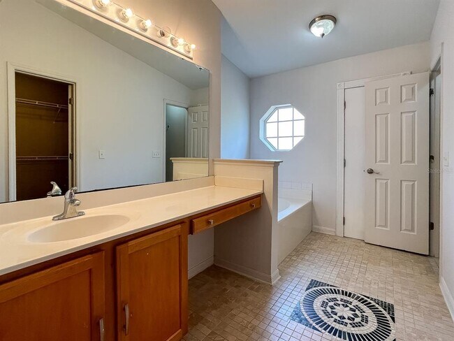 Building Photo - 522 Grand Royal Cir