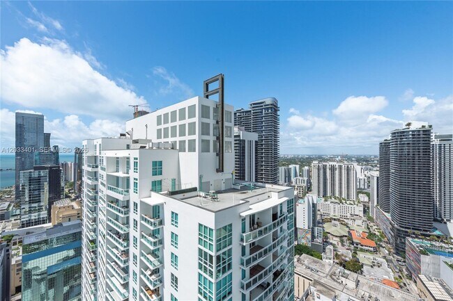 Building Photo - 950 Brickell Bay Dr