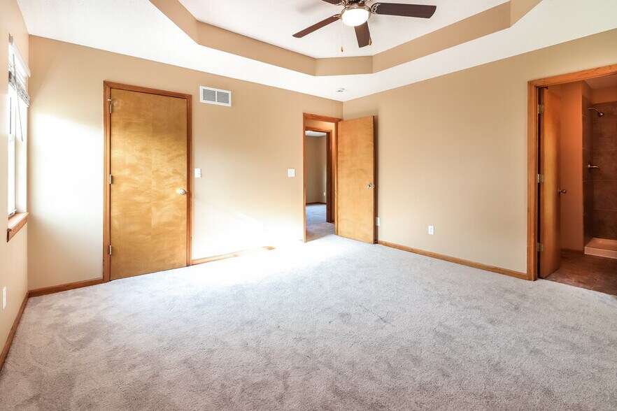 Building Photo - 1711 Roberta Dr