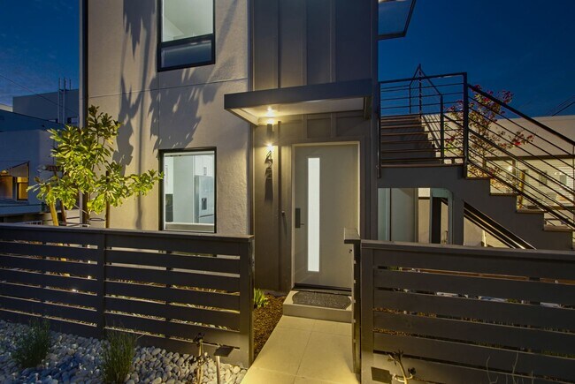 Building Photo - 426-426 Arbor Dr