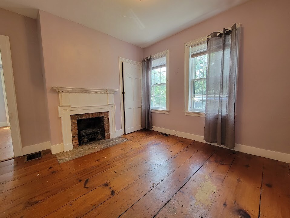 Building Photo - 189 Danielson Pike