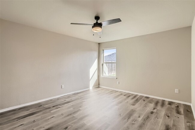 Building Photo - This well-maintained 4 bedroom home is located in a quiet neighborhood that has a community park ...