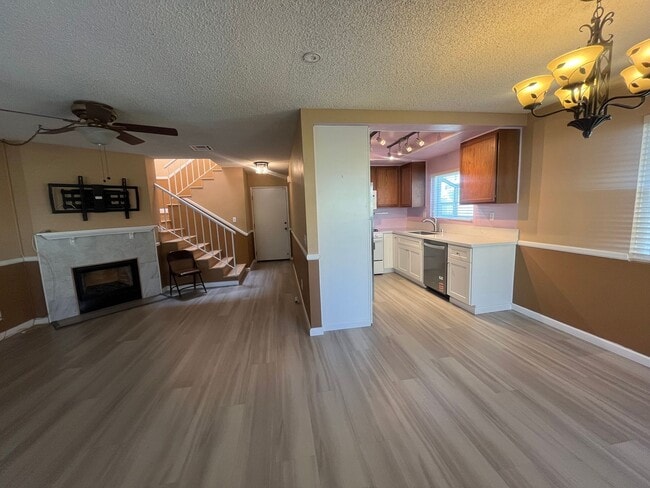 Building Photo - Amazing 2 Bed/3 Bath home in Chino!
