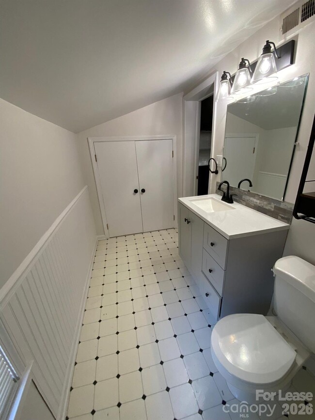 Building Photo - 4415 Garris Rd