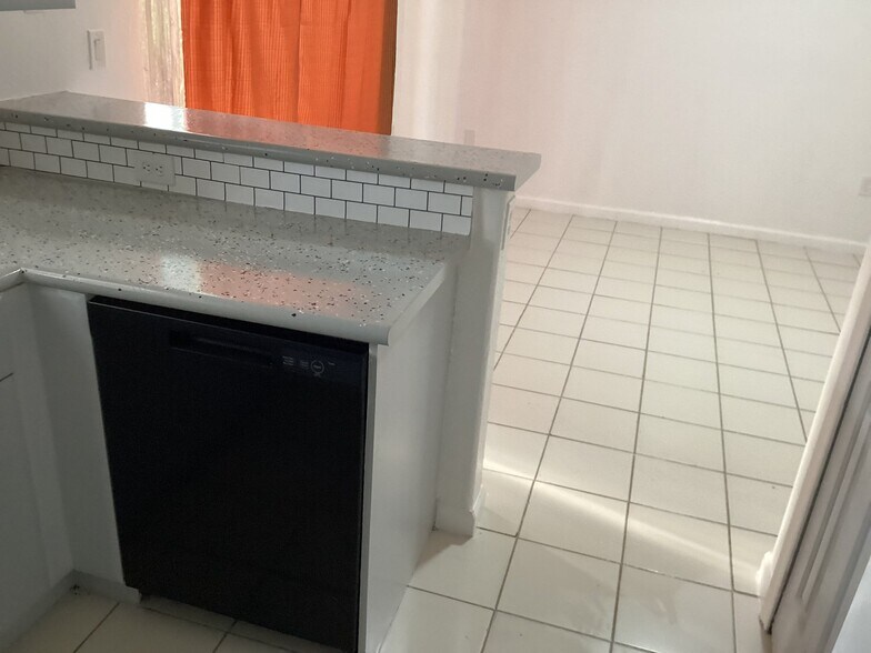 Building Photo - 2736 SE 15th Rd