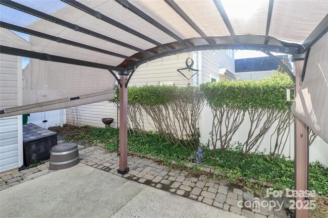 Building Photo - 9408 Meadowmont View Dr