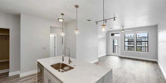 Building Photo - 776 N Orange Ave