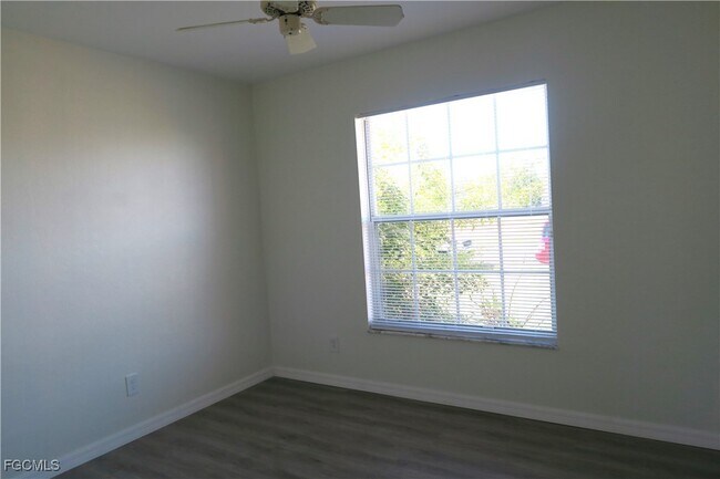 Building Photo - 2309 SE 5th Pl