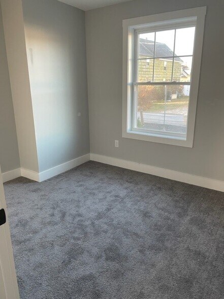 Building Photo - 32 Main St