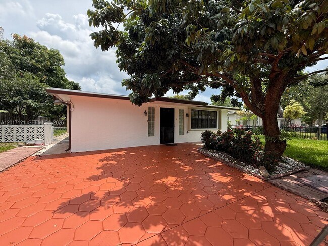 Building Photo - 2650 SW 13th Ave
