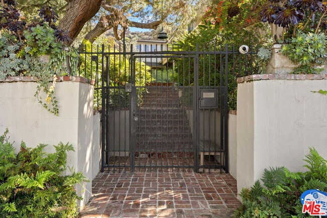 Building Photo - 7972 Mulholland Dr