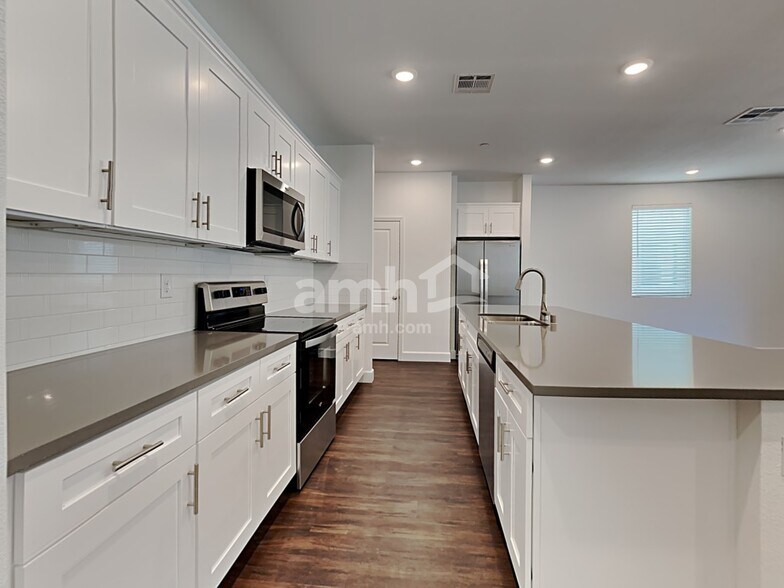 Building Photo - 10123 Cv Mountain St