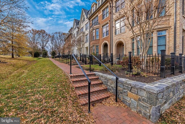 Building Photo - 10777 Symphony Park Dr