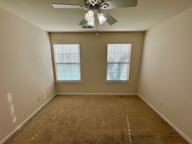 Building Photo - 3BR/2B Townhome in Great Ballantyne Location